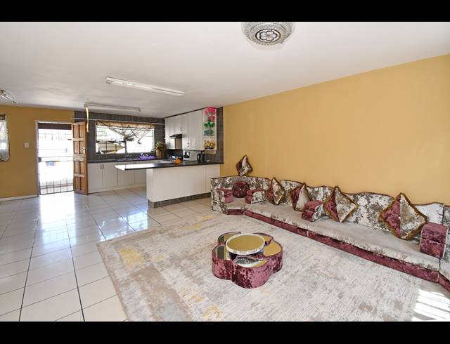 9 BEDROOM HOUSE FOR SALE IN MAYFAIR